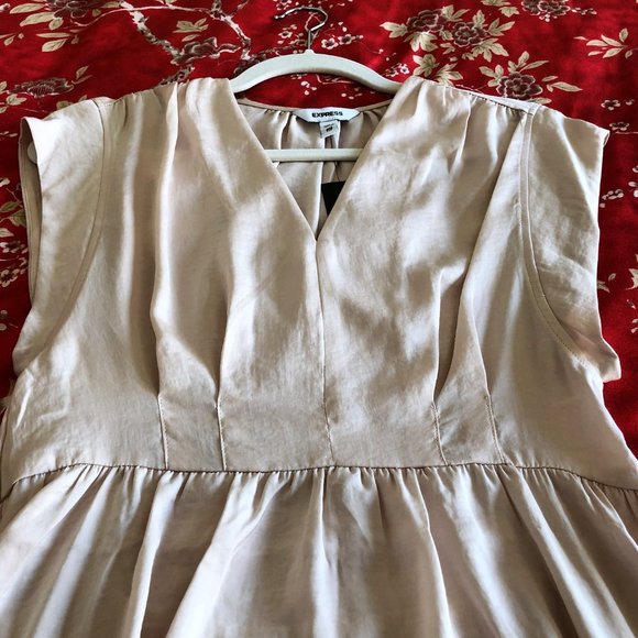 Satin V-Neck Hi-Lo Cream Tunic Blouse *NEW WITH TAGS* - Picture 11 of 16